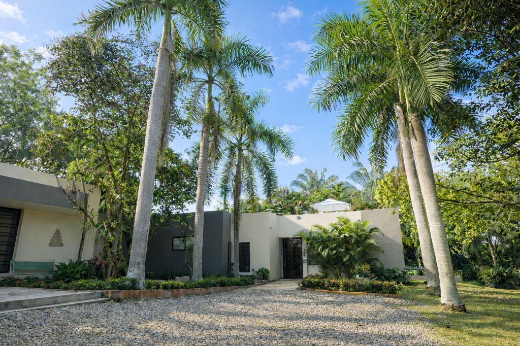Piscina y jacuzzi en la Villa Los Ángeles